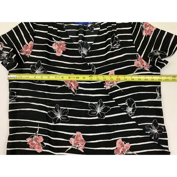 Apt 9 Womens L Floral Print Wrap Blouse Tunic Top Short Sleeve Black White Pink - Picture 8 of 11